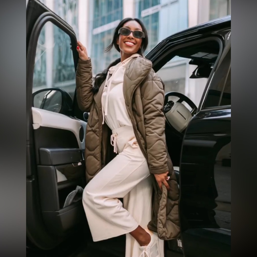 NWT Amaryllis x Tayshia Pants